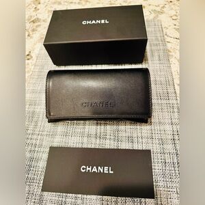 CHANEL  LARGE  LEATHER CASE  SUNGLASSES